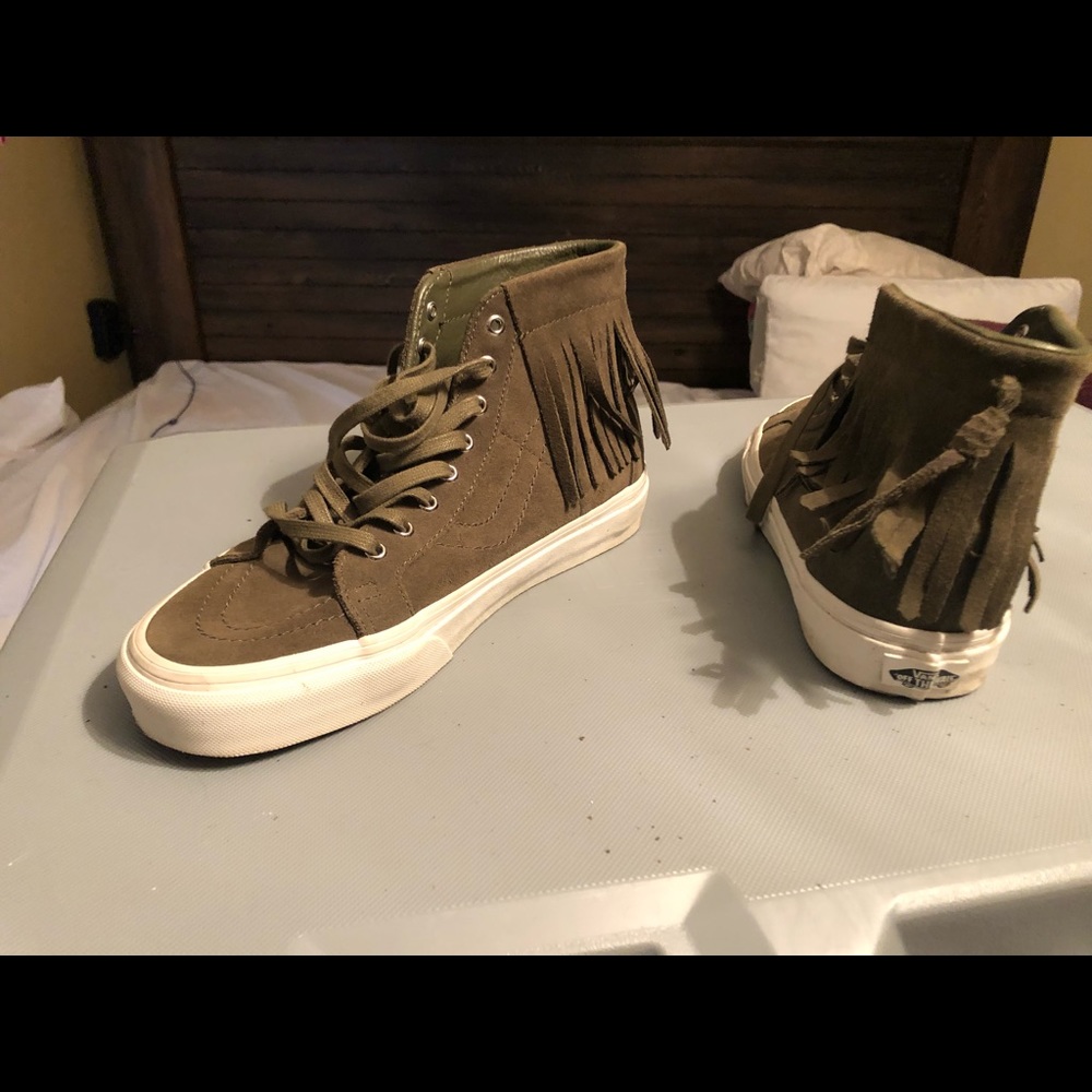 Vans - Picture 2 of 2
